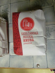 hrubá mouka