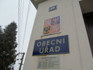 u vchodu na OÚ