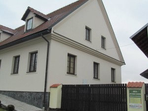 okna do pracovny pana starosty, nahoře knihovny