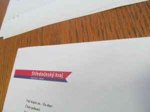 i s hlavičkou