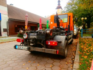 Za to auto vůbec nevidíme.