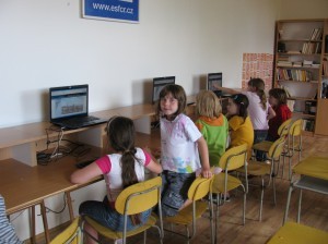 Podívej, tady píšou o žábě...
